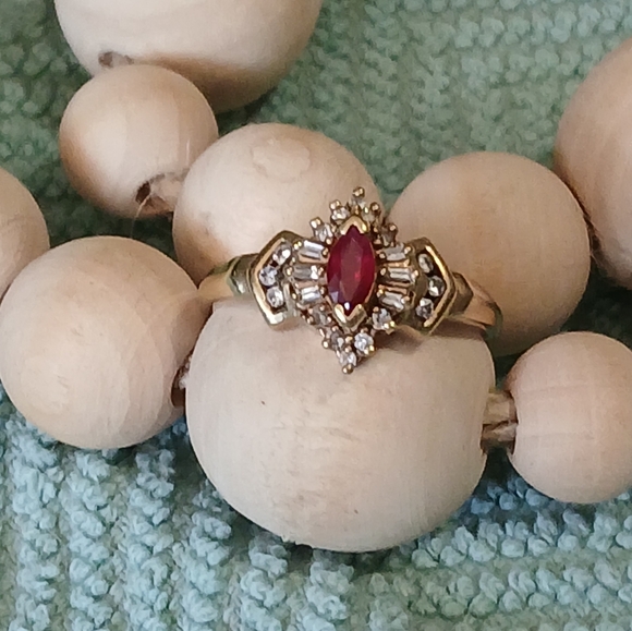 10K Gold and Ruby Gemstone Ring - Picture 2 of 9